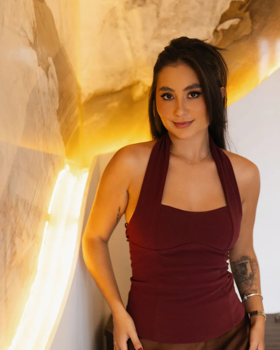 Dra. Malu, habilitada no método Line Skin, na clínica em Curitiba