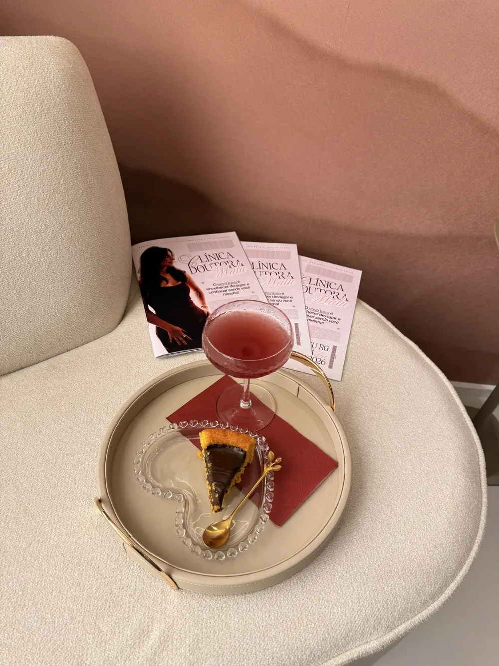 Ambiente intimista da clínica boutique de estética no Centro de Curitiba